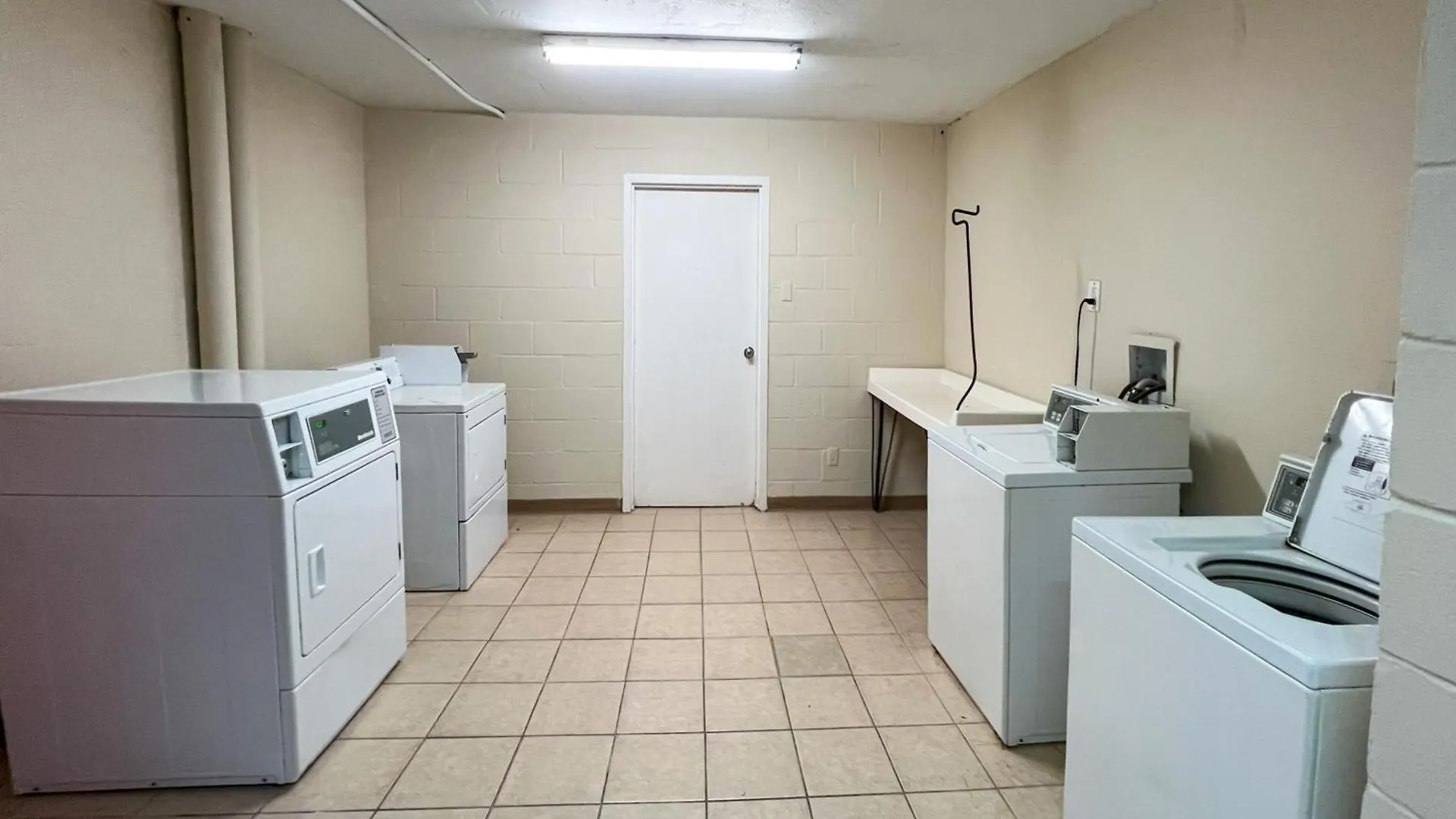 Beachfront Studio - Perfect Location - Free Beach Chairs Panama City Beach Apartment