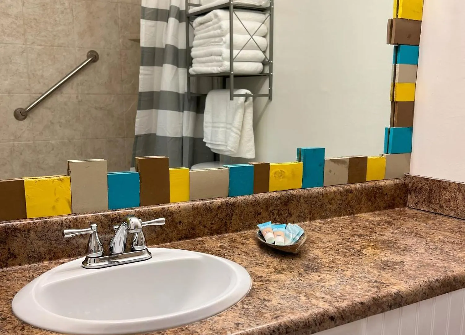 Apartment Beachfront Studio - Perfect Location - Free Beach Chairs Panama City Beach