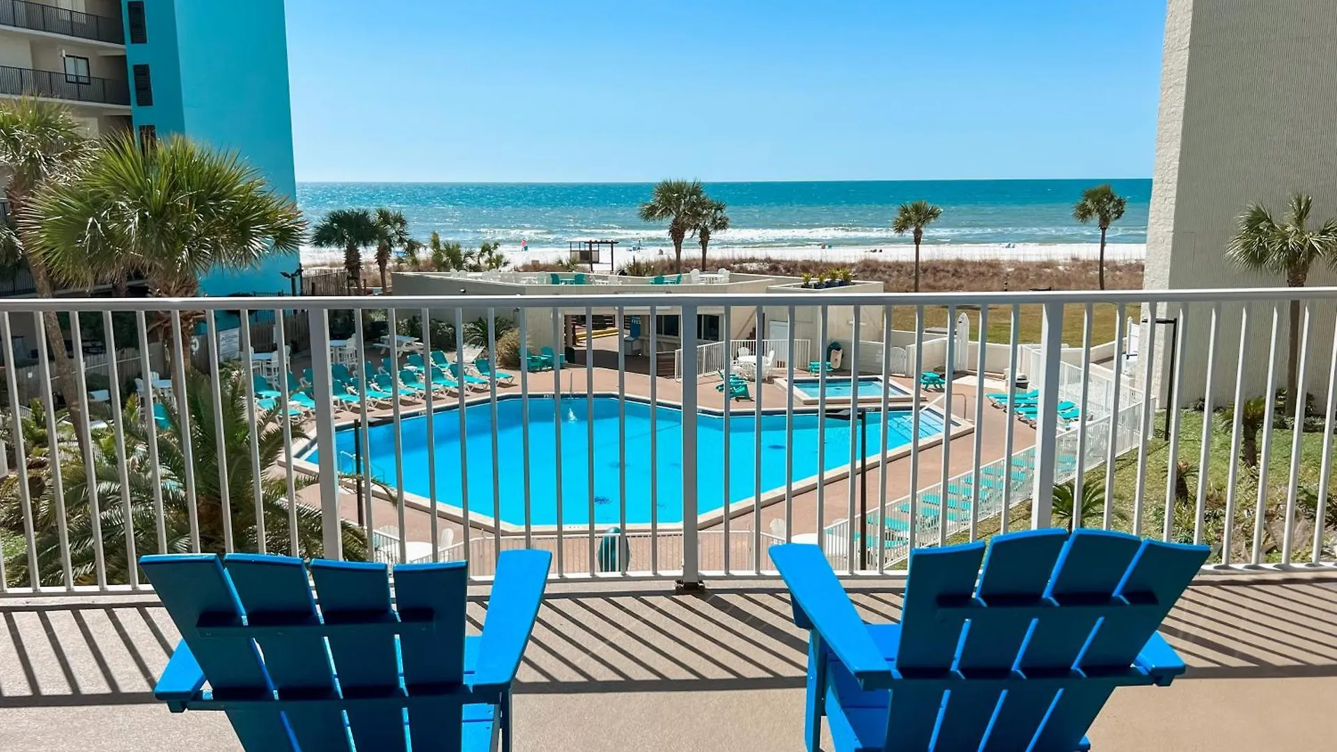 Beachfront Studio - Perfect Location - Free Beach Chairs Panama City Beach Apartment