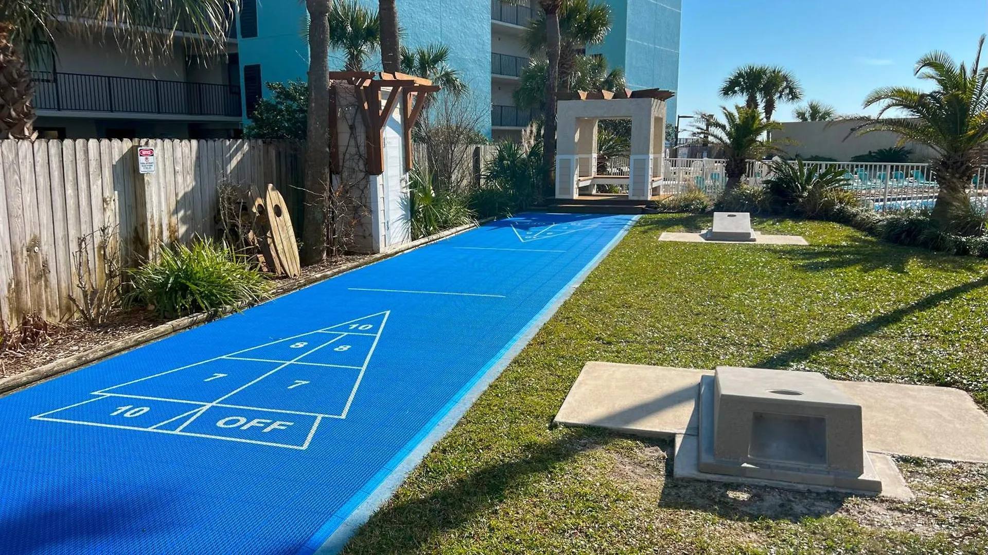 Apartment Beachfront Studio - Perfect Location - Free Beach Chairs Panama City Beach United States