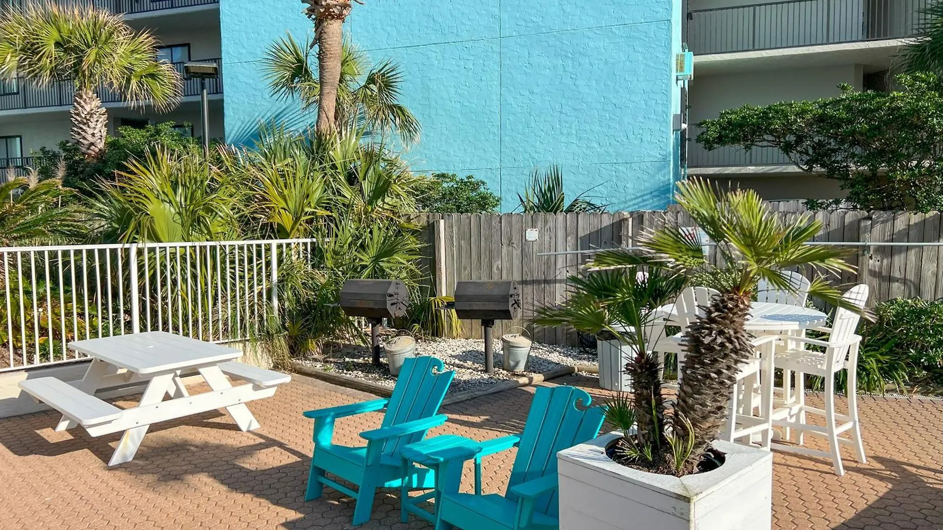 Apartment Beachfront Studio - Perfect Location - Free Beach Chairs Panama City Beach