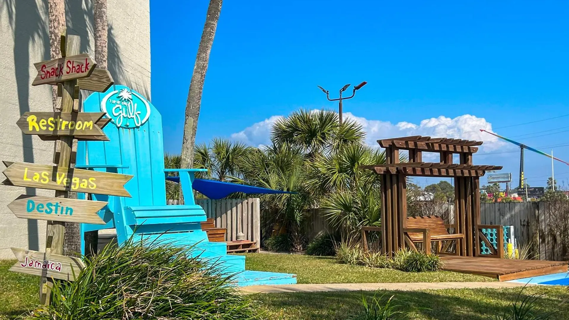 Beachfront Studio - Perfect Location - Free Beach Chairs Panama City Beach Apartment