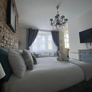 Crow's Nest , Brighton United Kingdom