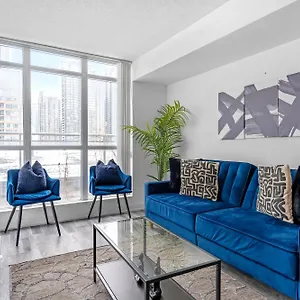 Modern One Bedroom And Den By Cn Tower , Toronto Canada
