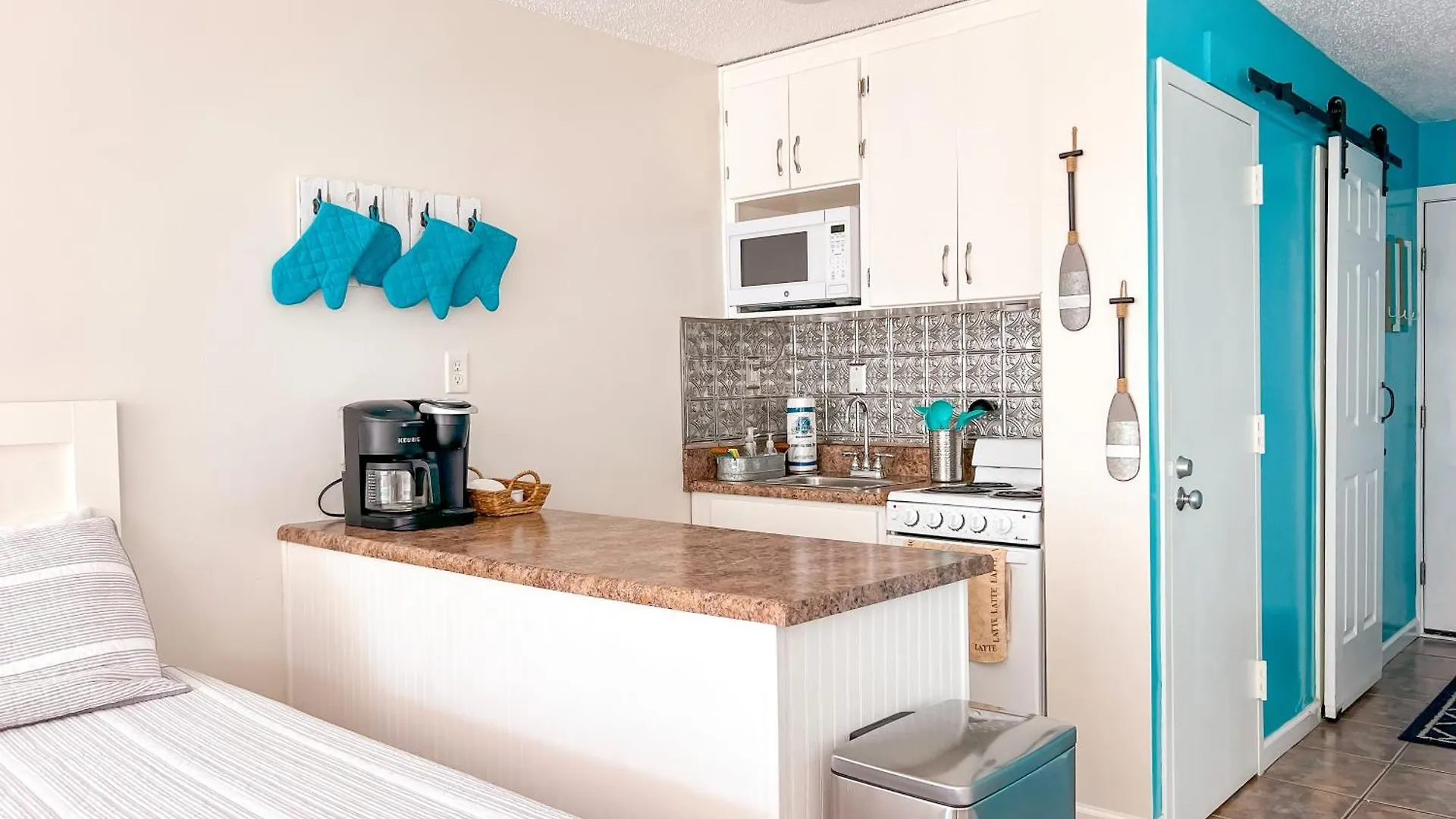 Apartment Beachfront Studio - Perfect Location - Free Beach Chairs Panama City Beach