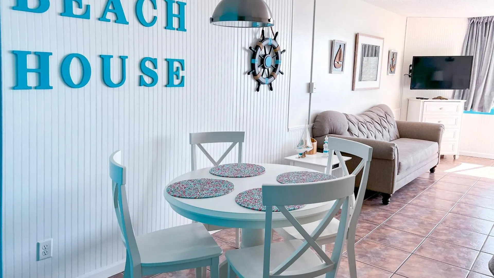Beachfront Studio - Perfect Location - Free Beach Chairs Panama City Beach USA