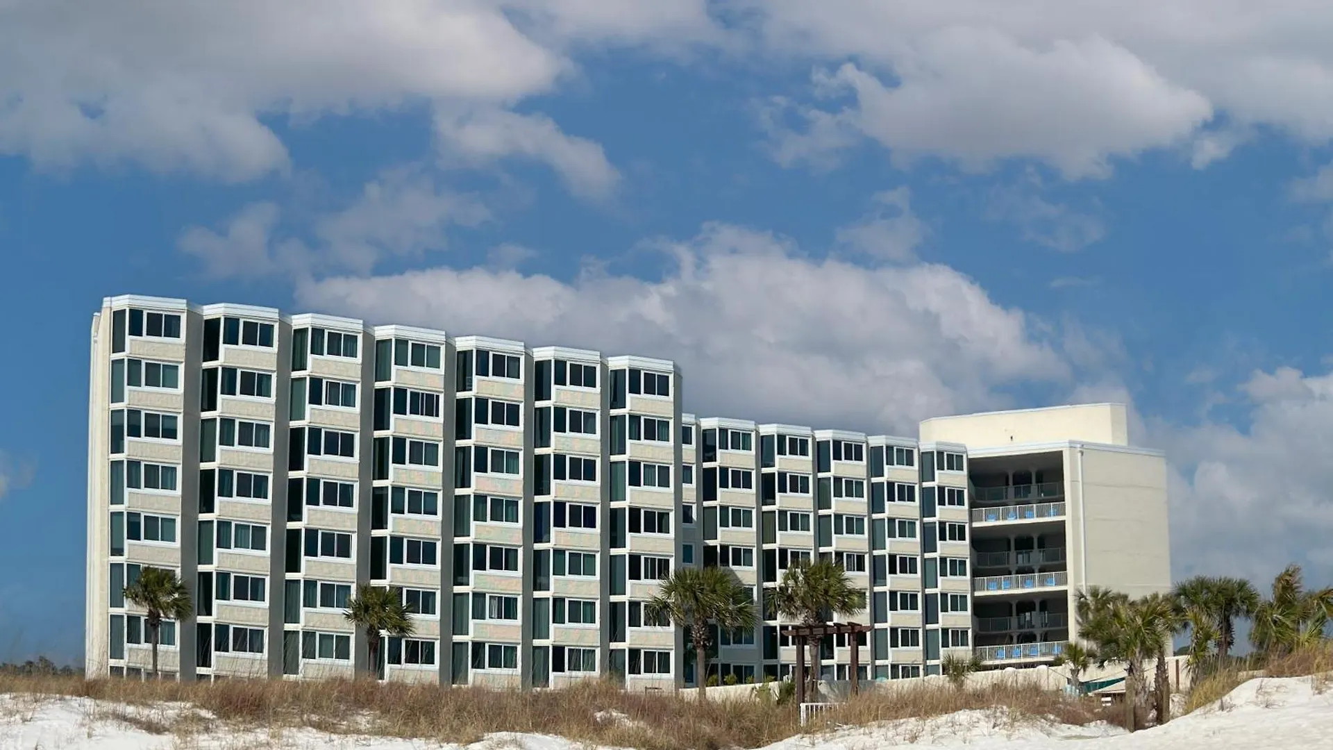 Beachfront Studio - Perfect Location - Free Beach Chairs Panama City Beach